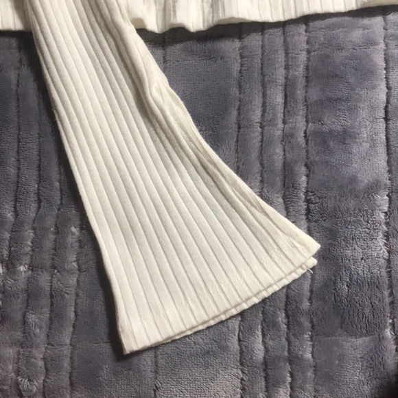 Off the shoulder cropped top - Picture 2 of 4